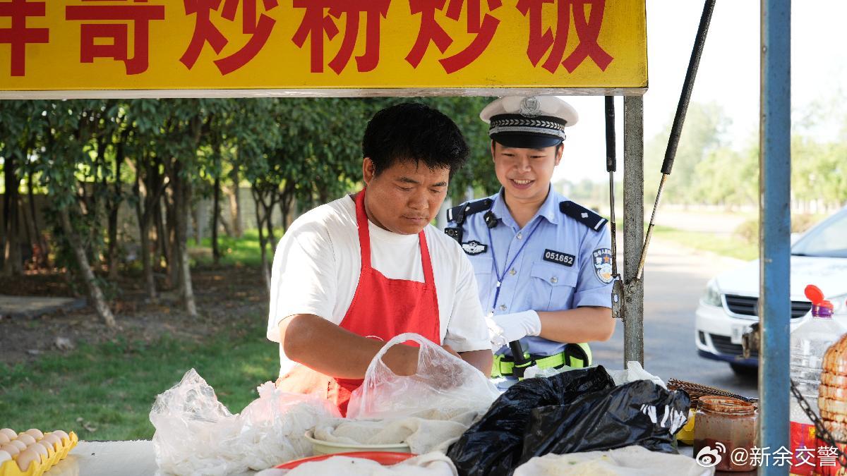 夫妻马路摆摊遭遇劝离，执法者与摊贩的交织故事