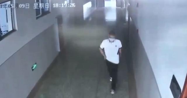 中学生自缢身亡 警方：生前沉迷手游