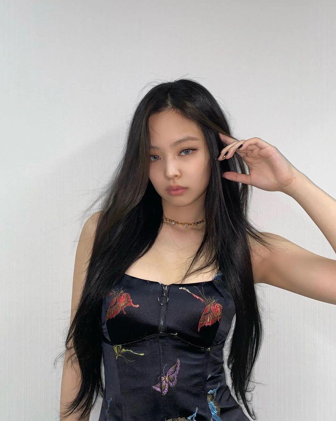 Jennie推特被封背后的故事与小巷深处的独特小店揭秘