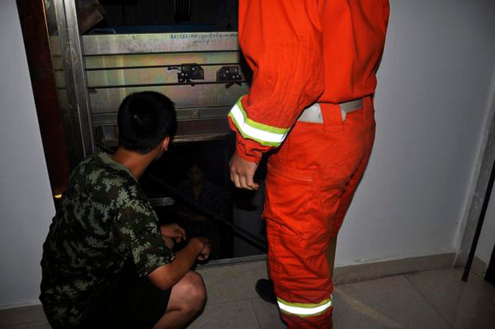 特马开码网站_女子独自在家被困家里电梯一天一夜,数据整合执行计划_钻石版31.58.46