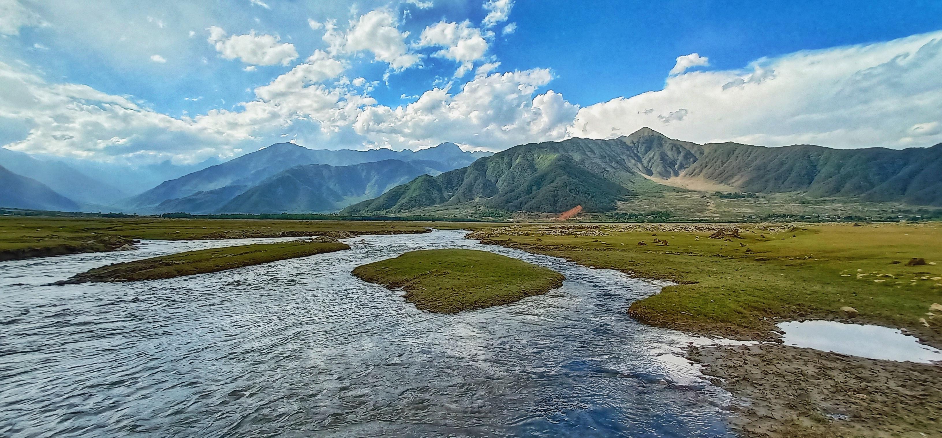 英雄大作战最新版，自然美景之旅的召唤之旅