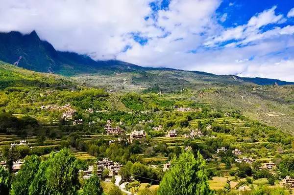 界首自然美景探险之旅，寻找内心的平和与宁静