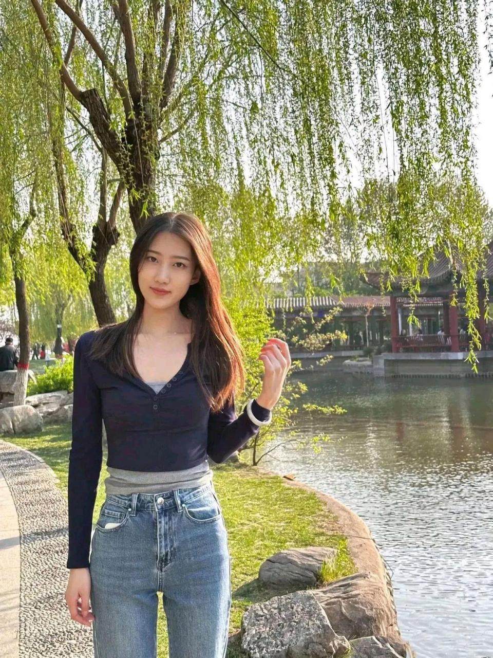 最新美女相册，与自然美景的邂逅，寻找内心平和的旅程