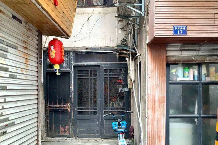 台风莫拉菲下的探秘之旅，小巷风情与隐藏风味小店的奇遇
