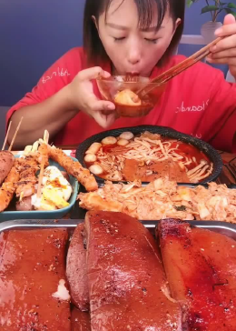 炜琳最新吃播，美食之旅的闪耀之星现场