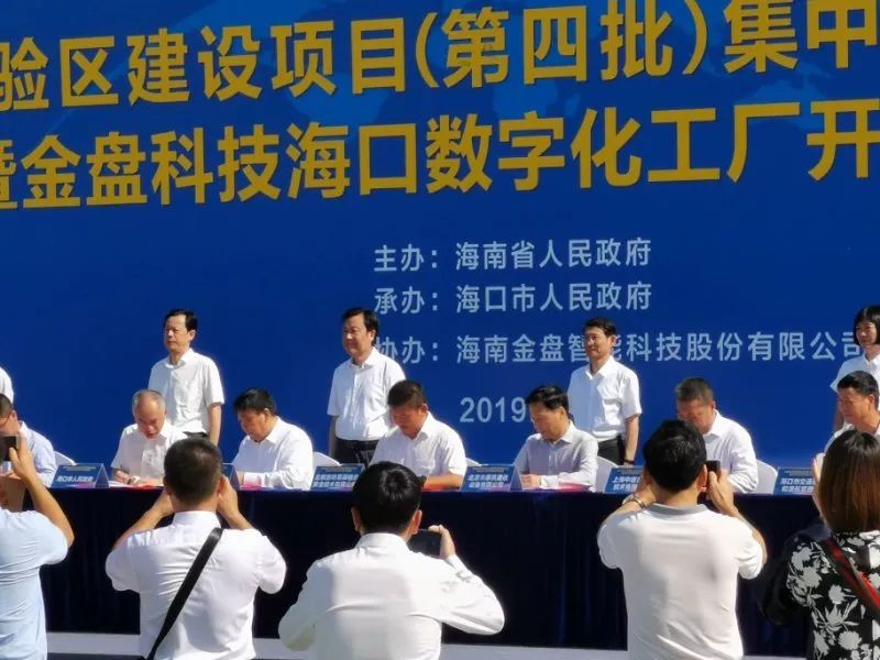 彩塘最新招工，时代背景下的职业机遇与挑战