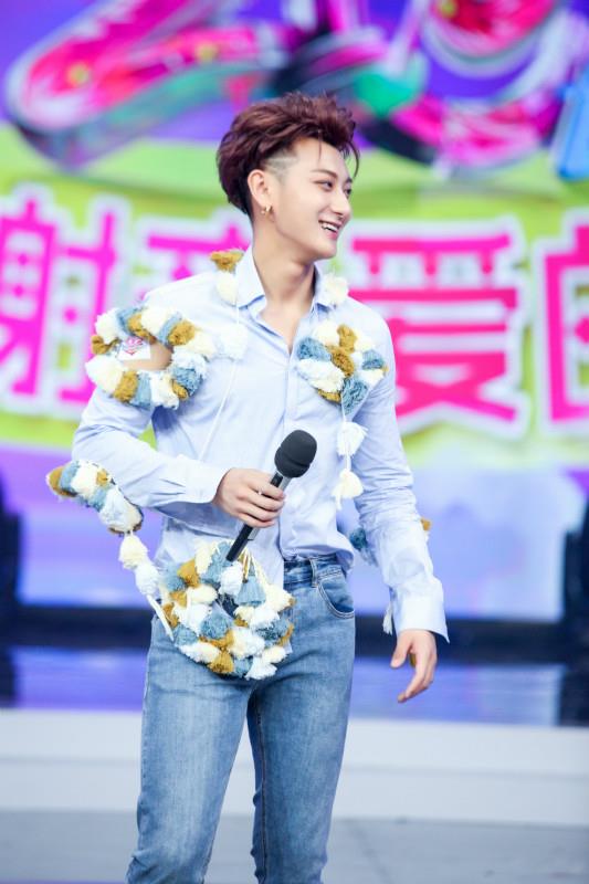 黄子韬参与最新快乐大本营全方位指南